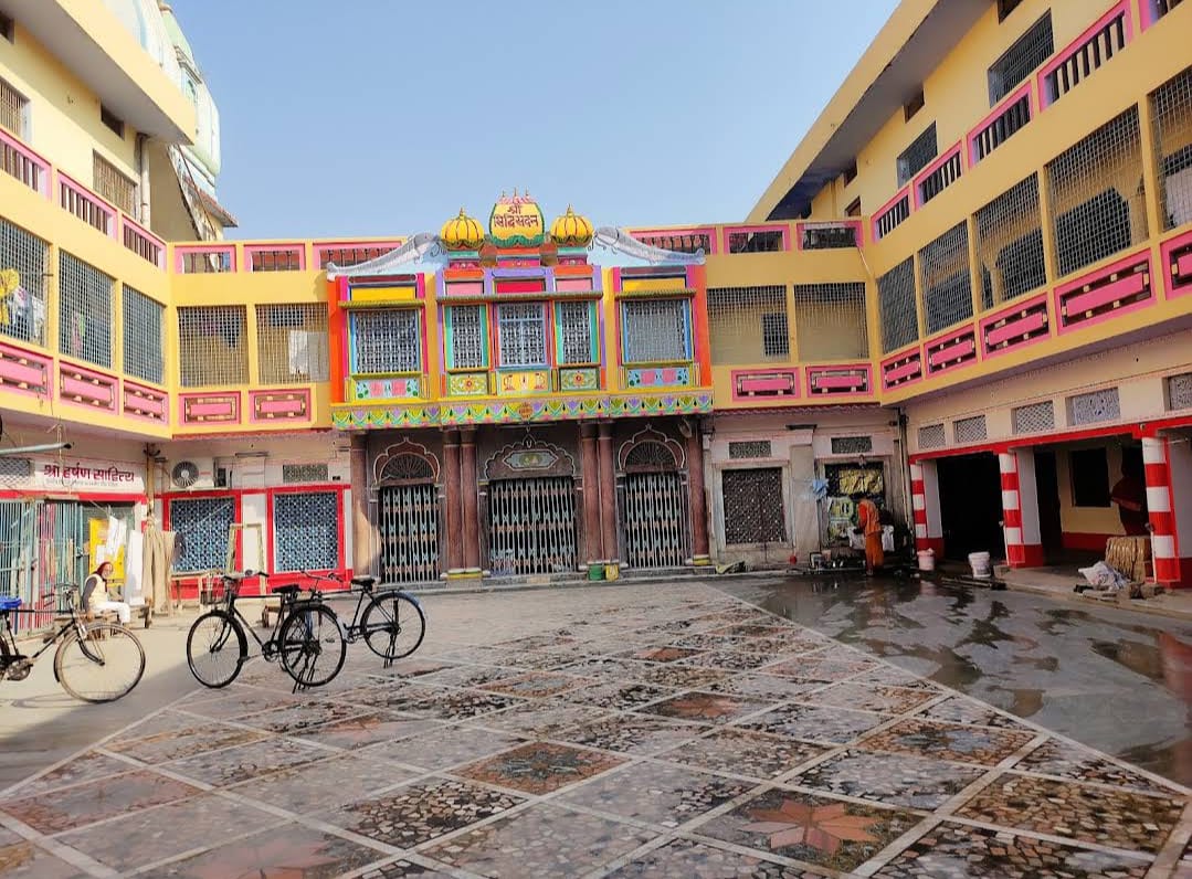 Dining hall at Sri Janaki Mahal Trust serving sattvik meals